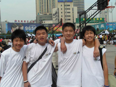 栏--街球挑战赛武汉赛区小记者专(图4) 栏--街球挑战赛武汉赛区小记者专(图4)